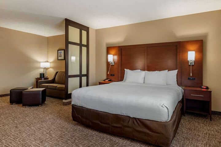 Room 33 of 52