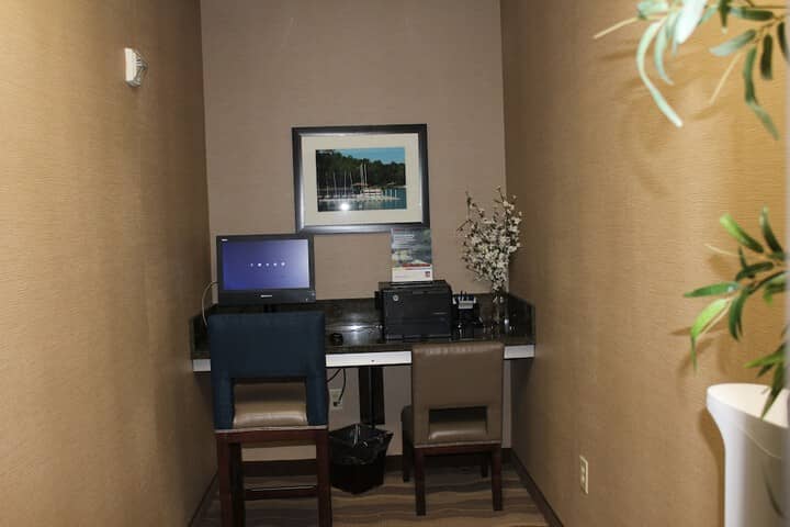 Business Center 49 of 52
